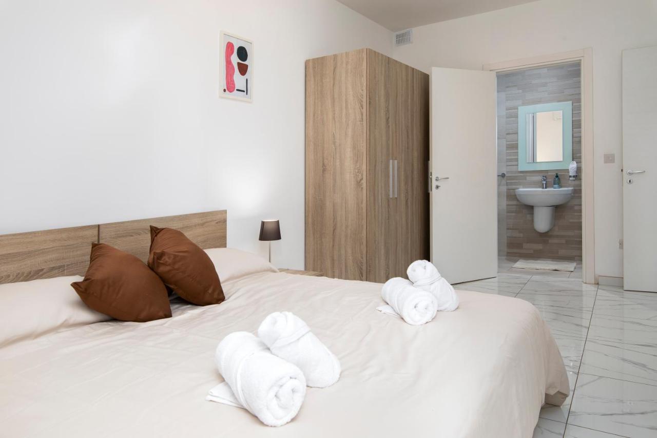 Sea View Apartment 2 Bedrooms 2 Bathrooms, 2 Minutes Away From The Sea Сент Джулианс Экстерьер фото